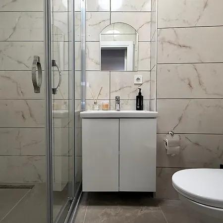 Stunning 3br 3bathroom 3ac Near Metro D6 *